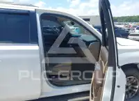 2016 Chevrolet Suburan photo