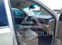 2016 Chevrolet Suburan photo