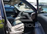 2016 Chevrolet Suburan photo