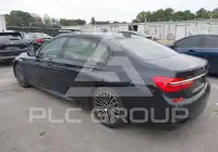 2016 BMW 750 фото