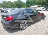 2016 BMW 750 фото