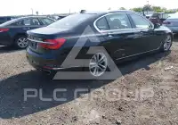 2016 BMW 750 фото