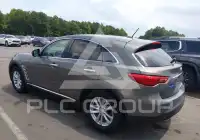 2016 Infinity QX70 photo
