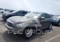 2016 Infinity QX70 photo