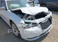 2016 Chrysler 300 photo