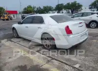 2016 Chrysler 300 photo