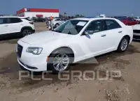 2016 Chrysler 300 фото