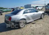 2016 Chrysler 300 photo