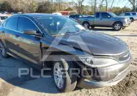 2016 Chrysler 200 photo