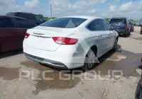 2016 Chrysler 200 photo