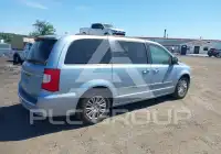 2016 Chrysler TOWN & COUNTRY фото