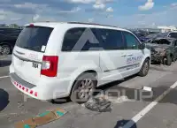 2016 Chrysler TOWN & COUNTRY photo