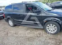 2016 Chrysler TOWN & COUNTRY photo