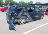 2016 Chrysler TOWN & COUNTRY photo