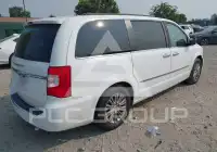 2016 Chrysler TOWN & COUNTRY фото