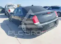 2016 Chrysler 300 photo