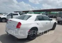 2016 Chrysler 300 фото