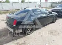 2016 Chrysler 300 photo