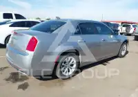 2016 Chrysler 300 photo