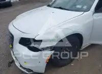2016 Chrysler 300 фото