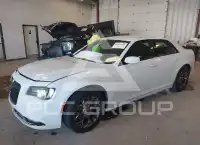 2016 Chrysler 300 photo
