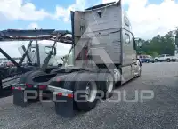 2016 Volvo VNL photo