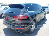 2016 Porsche Cayenne photo