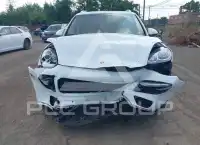 2016 Porsche Cayenne photo