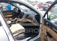 2016 Porsche Cayenne photo