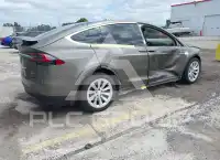 2016 Tesla Model X фото