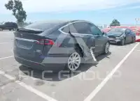 2016 Tesla Model X фото