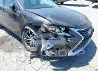 2016 Lexus ES350 photo