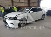 2016 Lexus ES350 photo