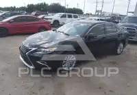 2016 Lexus ES350 photo