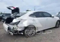 2016 Lexus ES350 photo