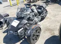 2016 Can-AM SPYDER фото