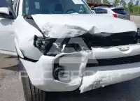 2016 Toyota 4 RUNNER photo