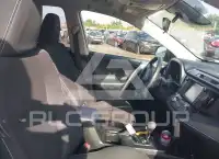2016 Toyota RAV4 фото