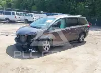 2016 Toyota SIENNA photo