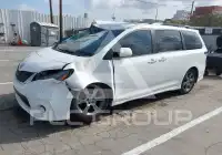 2016 Toyota SIENNA photo