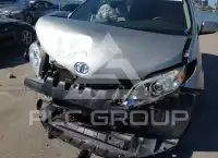 2016 Toyota SIENNA фото
