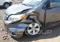2016 Toyota SIENNA фото