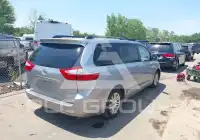 2016 Toyota SIENNA photo