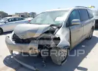 2016 Toyota SIENNA фото