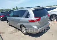 2016 Toyota SIENNA photo