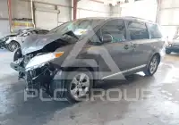 2016 Toyota SIENNA фото