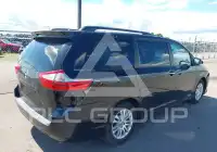 2016 Toyota SIENNA photo