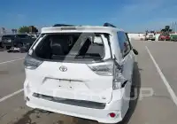 2016 Toyota SIENNA photo