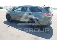 2016 Toyota Highlander photo