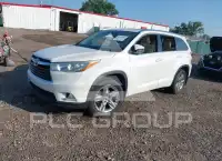 2016 Toyota Highlander photo